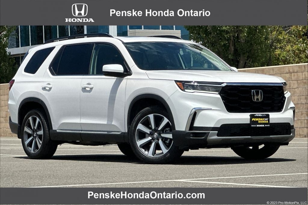 2025 Honda Pilot Touring 2WD's photo