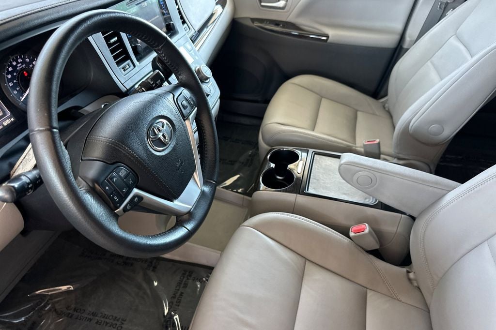 2017 Toyota Sienna XLE 8 Passenger