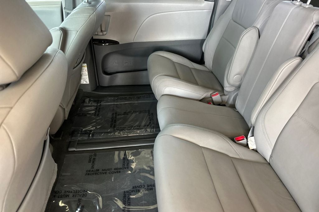2017 Toyota Sienna XLE 8 Passenger