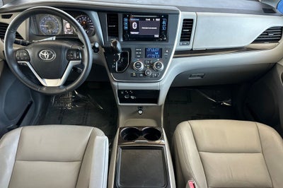 2017 Toyota Sienna XLE 8 Passenger