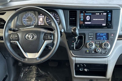 2017 Toyota Sienna XLE 8 Passenger