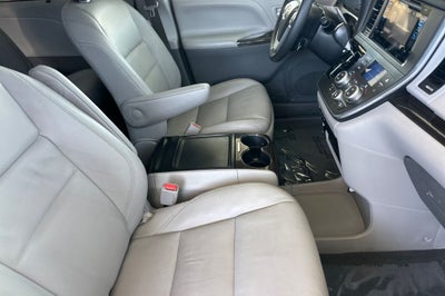 2017 Toyota Sienna XLE 8 Passenger