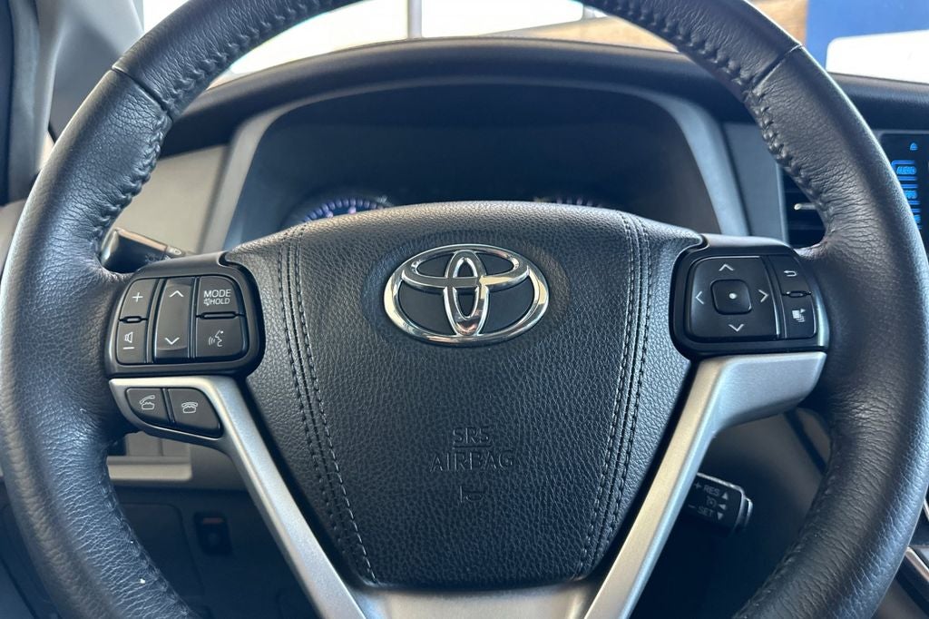 2017 Toyota Sienna XLE 8 Passenger