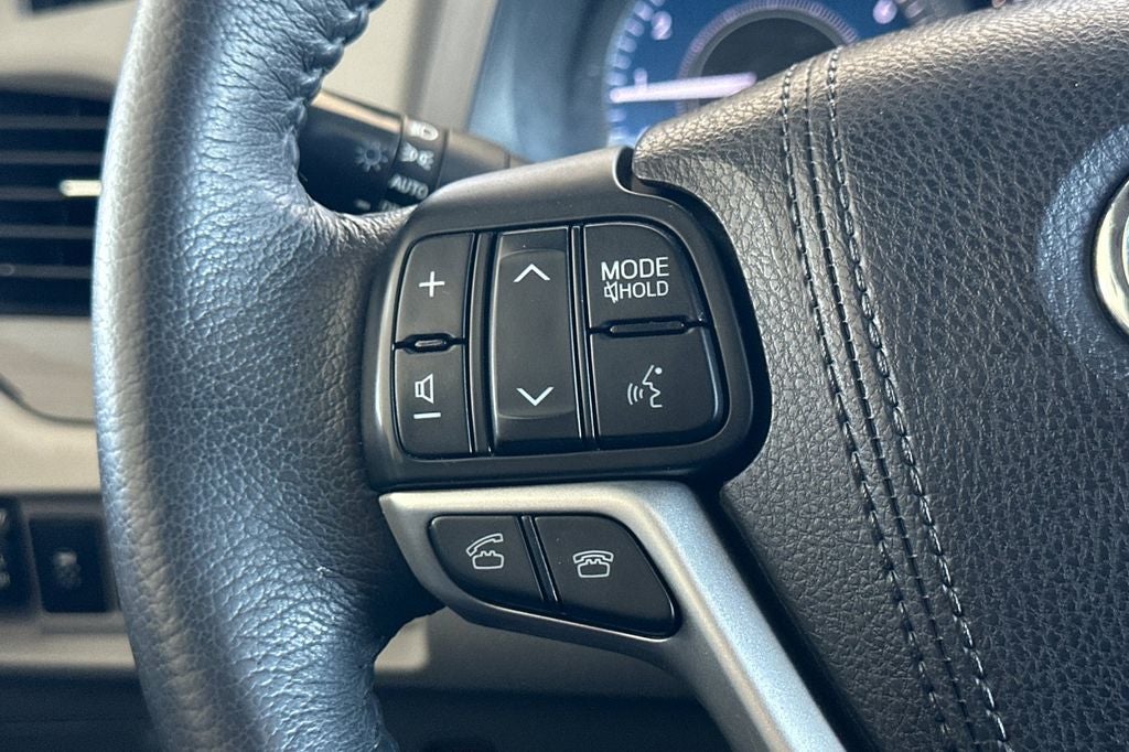 2017 Toyota Sienna XLE 8 Passenger