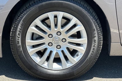 2017 Toyota Sienna XLE 8 Passenger