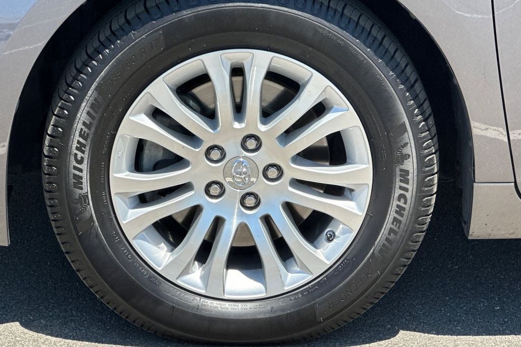 2017 Toyota Sienna XLE 8 Passenger
