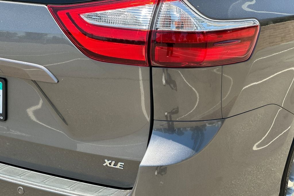 2017 Toyota Sienna XLE 8 Passenger