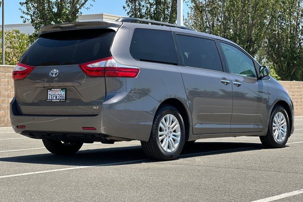 2017 Toyota Sienna XLE 8 Passenger