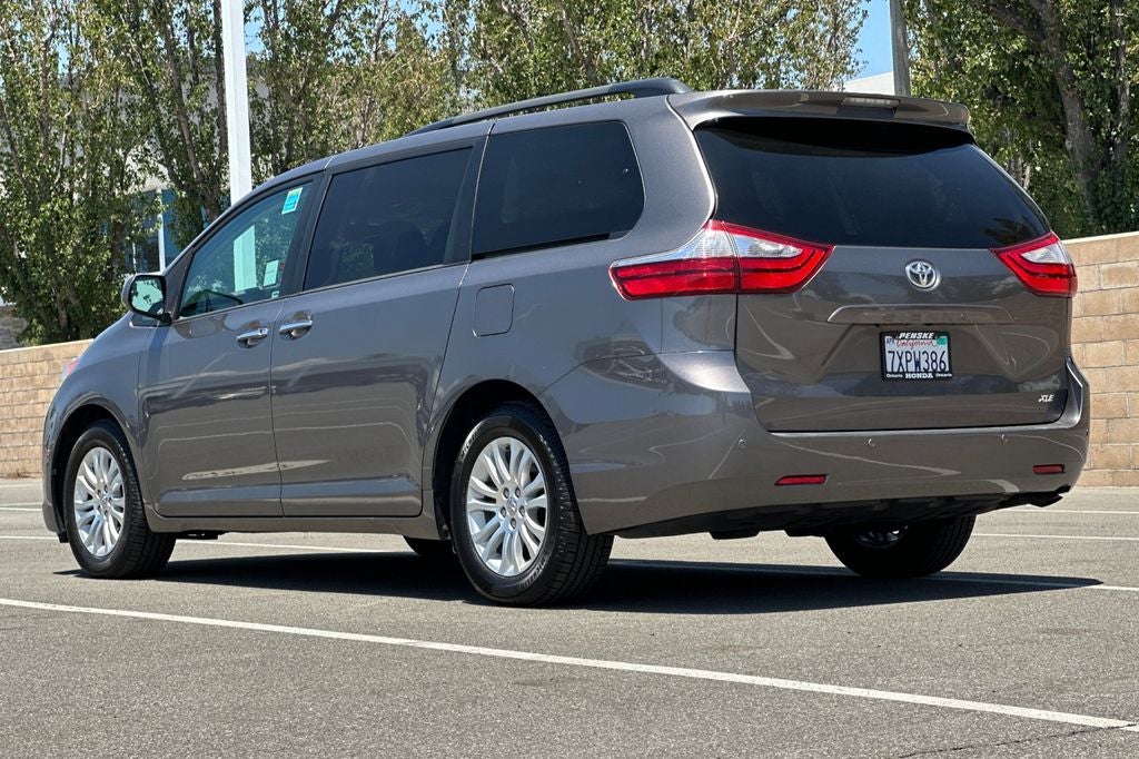 2017 Toyota Sienna XLE 8 Passenger