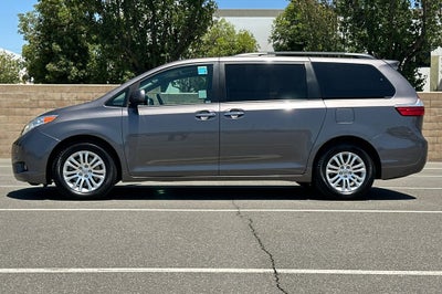 2017 Toyota Sienna XLE 8 Passenger